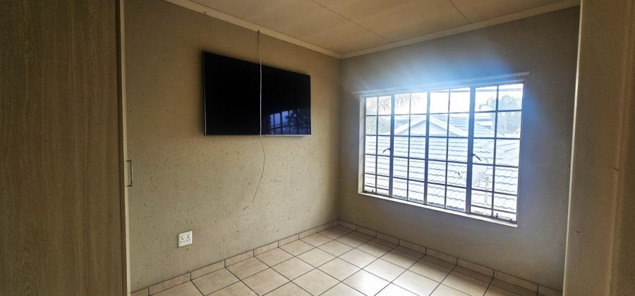 To Let 2 Bedroom Property for Rent in Waterval East North West